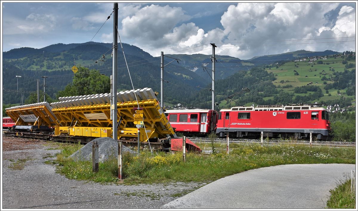 RE1744 nach Chur mit Ge 4/4 II 631  Untervaz  in Castrisch. Im Vordergrund neue Weichen für Ilanz auf den Xa8343 und 8347. (21.07.2017)