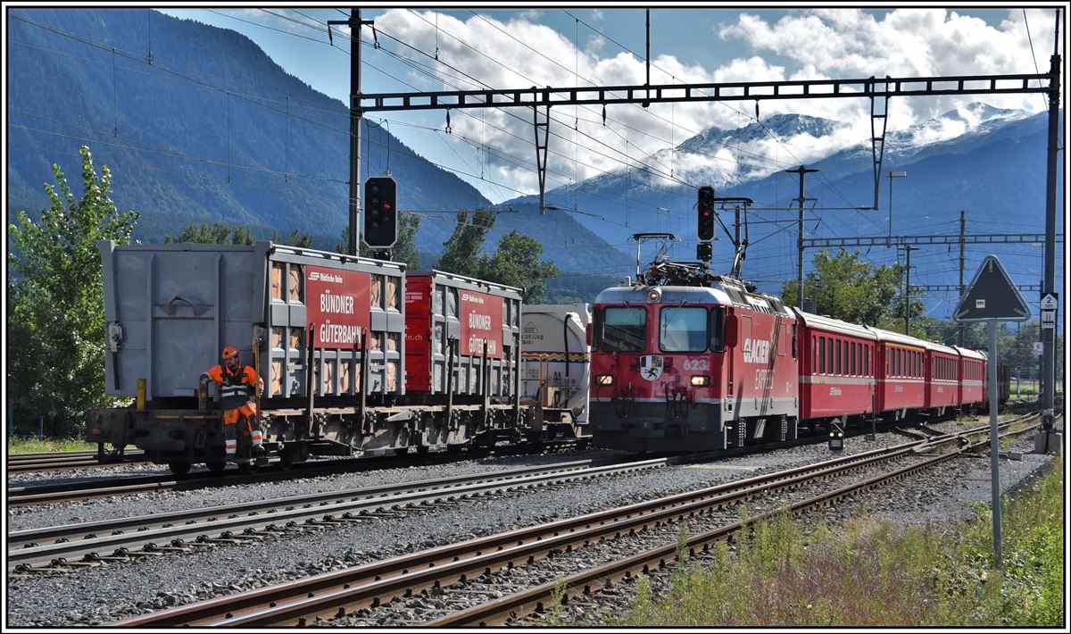 RE1744 nach Samedan mit Ge 474 II 623  Bonaduz  in Untervaz-Trimmis . (09.09.2019)