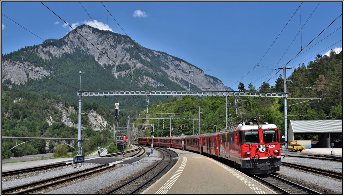 RE1745 mit Ge 4/4 II 629  Tiefencastel  fährt in Reichenau-Tamins ein. (05.06.2019)