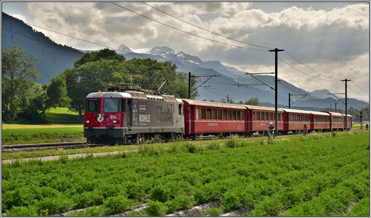RE1752 mit Ge 4/4 II 616  Filisur  bei Felsberg. 07.06.2019)