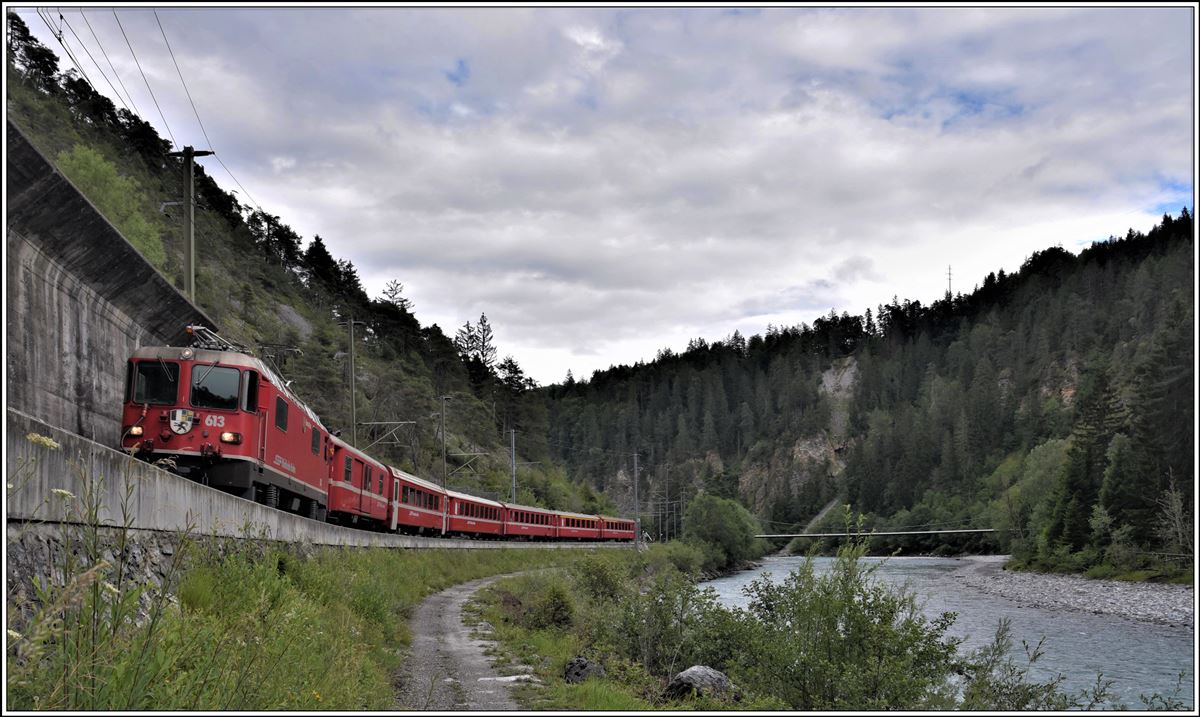 RE1761 mit Ge 4/4 II 613  Domat/Ems  nach Disentis bei Trin. (16.06.2020)