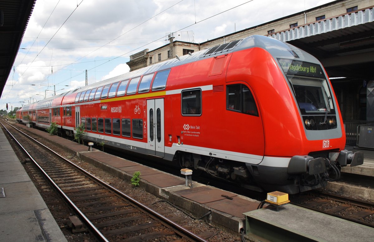 RE20 (RE17663) von Uelzen hat am 1.8.2016 das Fahrtziel, den Magdeburger Hauptbahnhof erreicht. Schublok war 146 023.