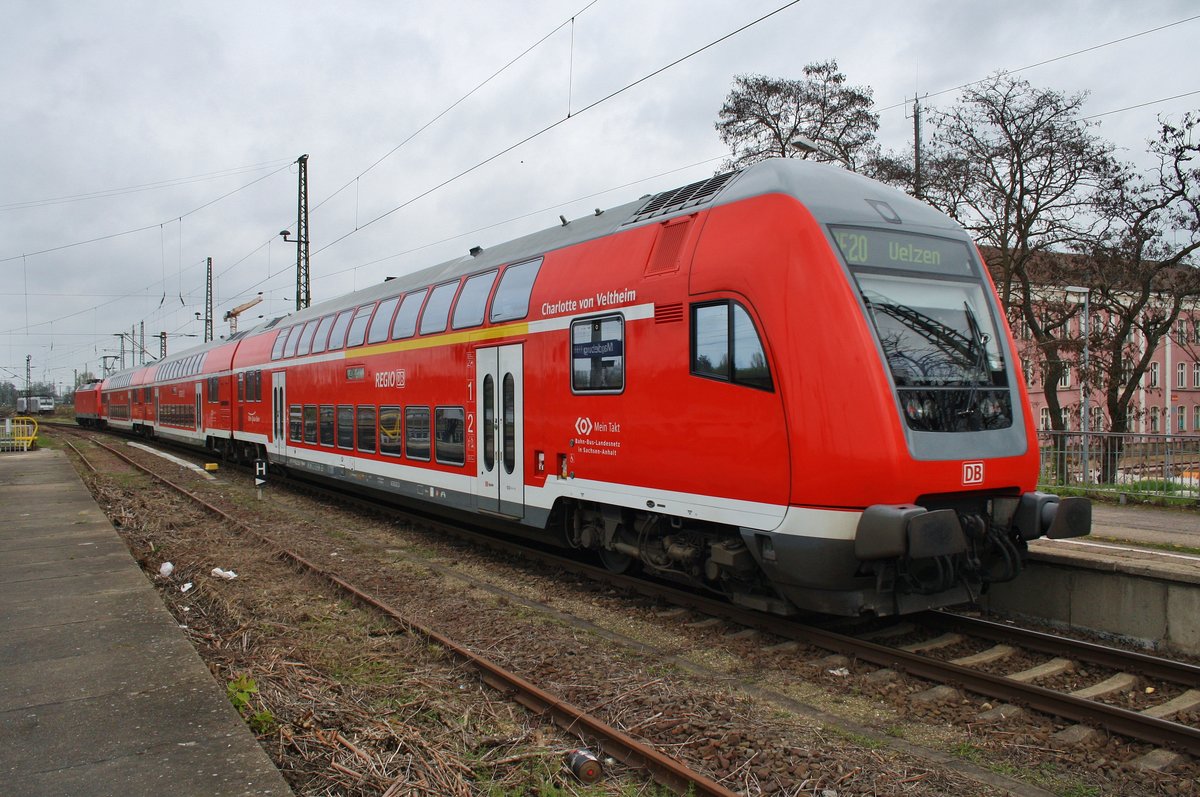 RE20 (RE4684) nach Uelzen fährt am 7.4.2017 aus dem Magdeburger Hauptbahnhof aus. Zuglok war 146 030.