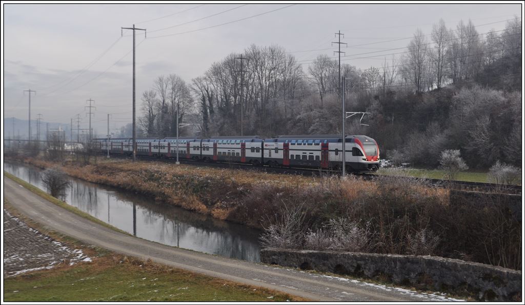 RE3815 nach Chur mit 511 ? bei Rüthi SG. (18.12.2013)