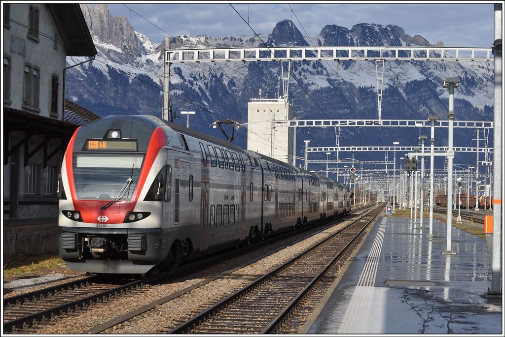 RE3822 mit 511 027 verlässt Buchs Richtung St.Gallen. (15.12.2013)