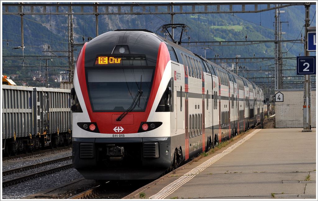 RE3825 mit 511 015 verlsst Landquart Richtung Chur. (14.09.2013)