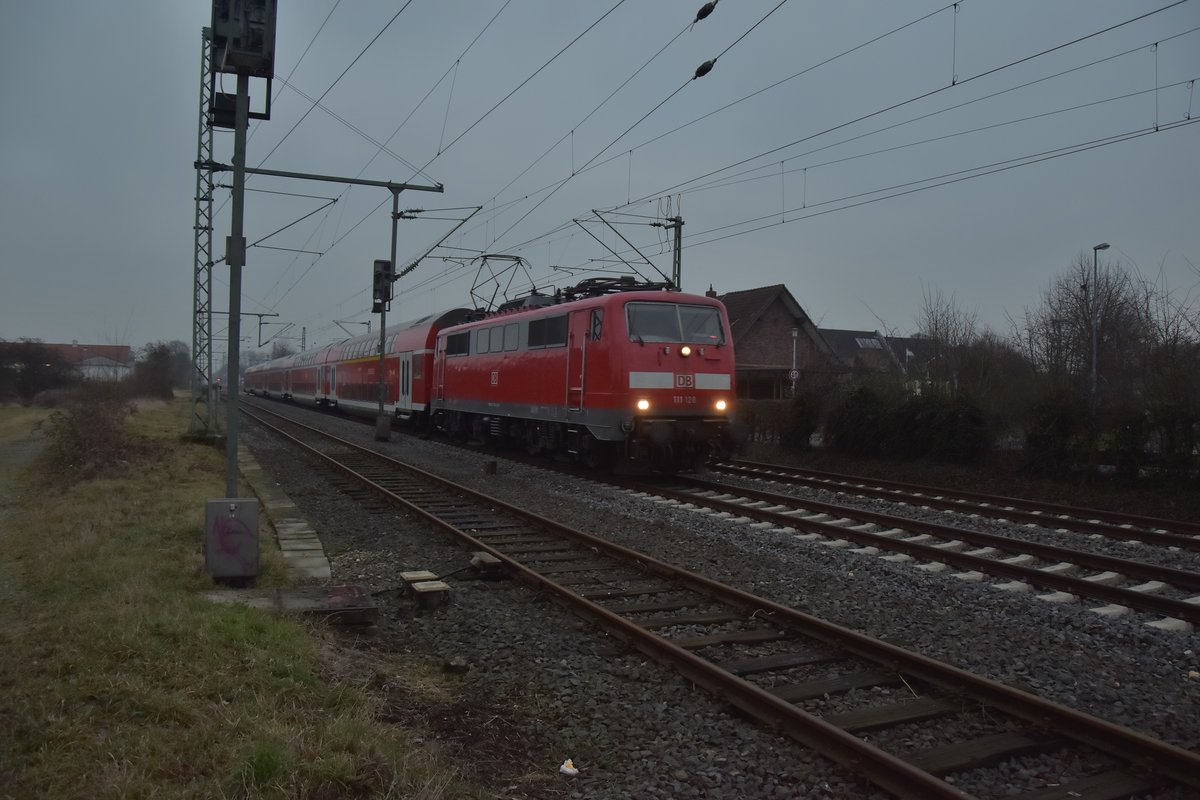 RE4 bei der Durchfahrt in Kleinenbroich. 31.1.2017