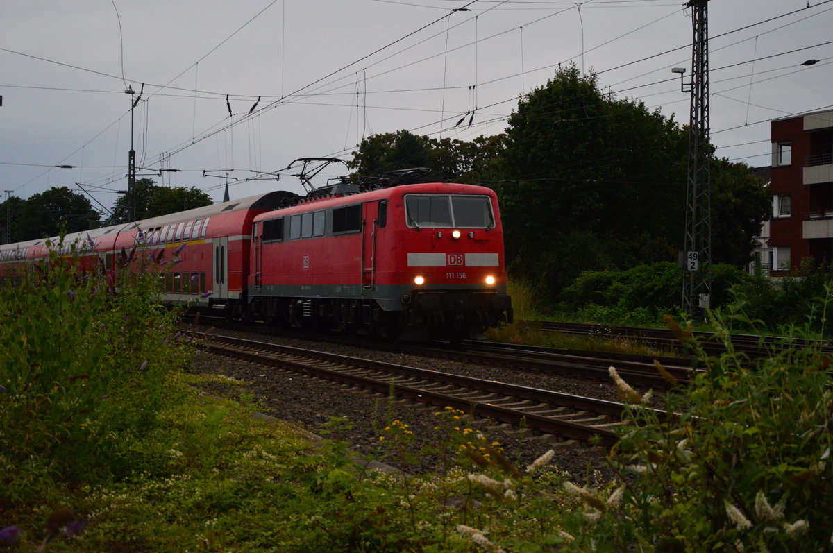 RE4 mit 111 156 nach Aachen Hbf am Abend des 27.7.2016