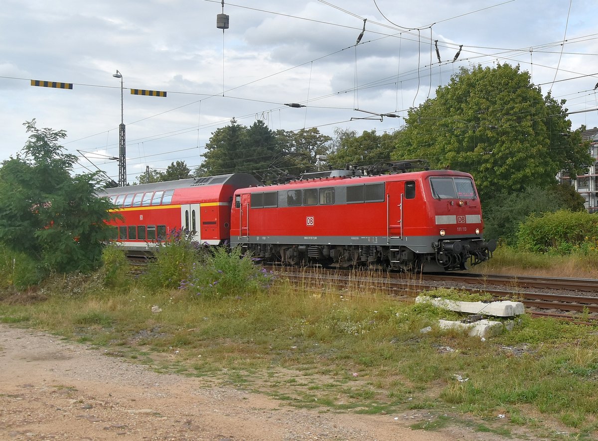 RE4 nach Aachen Hbf mit der 111 113 bespannt am Abend des 31.7.2019