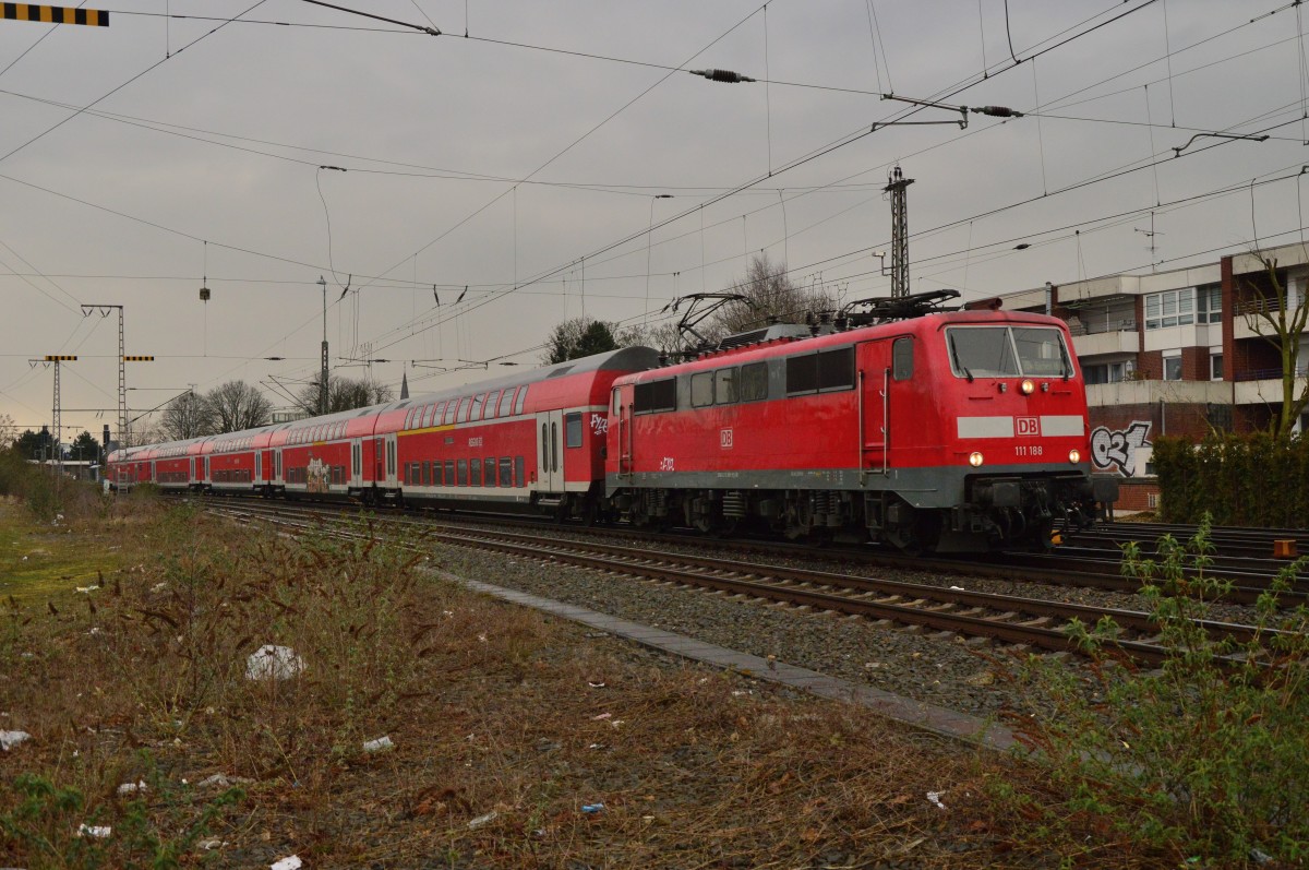 RE4 nach Aachen Hbf verlässt Rheydt am heutigen Nachmittag im Regen. 5.3.2016