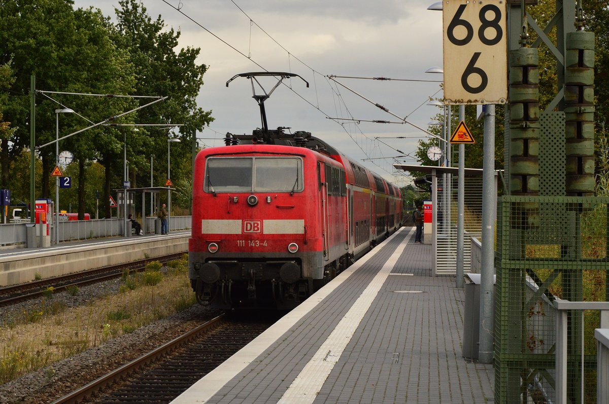 RE4 nach Dortmund bei der Durchfahrt in Korschenbroich. 29.9.2016