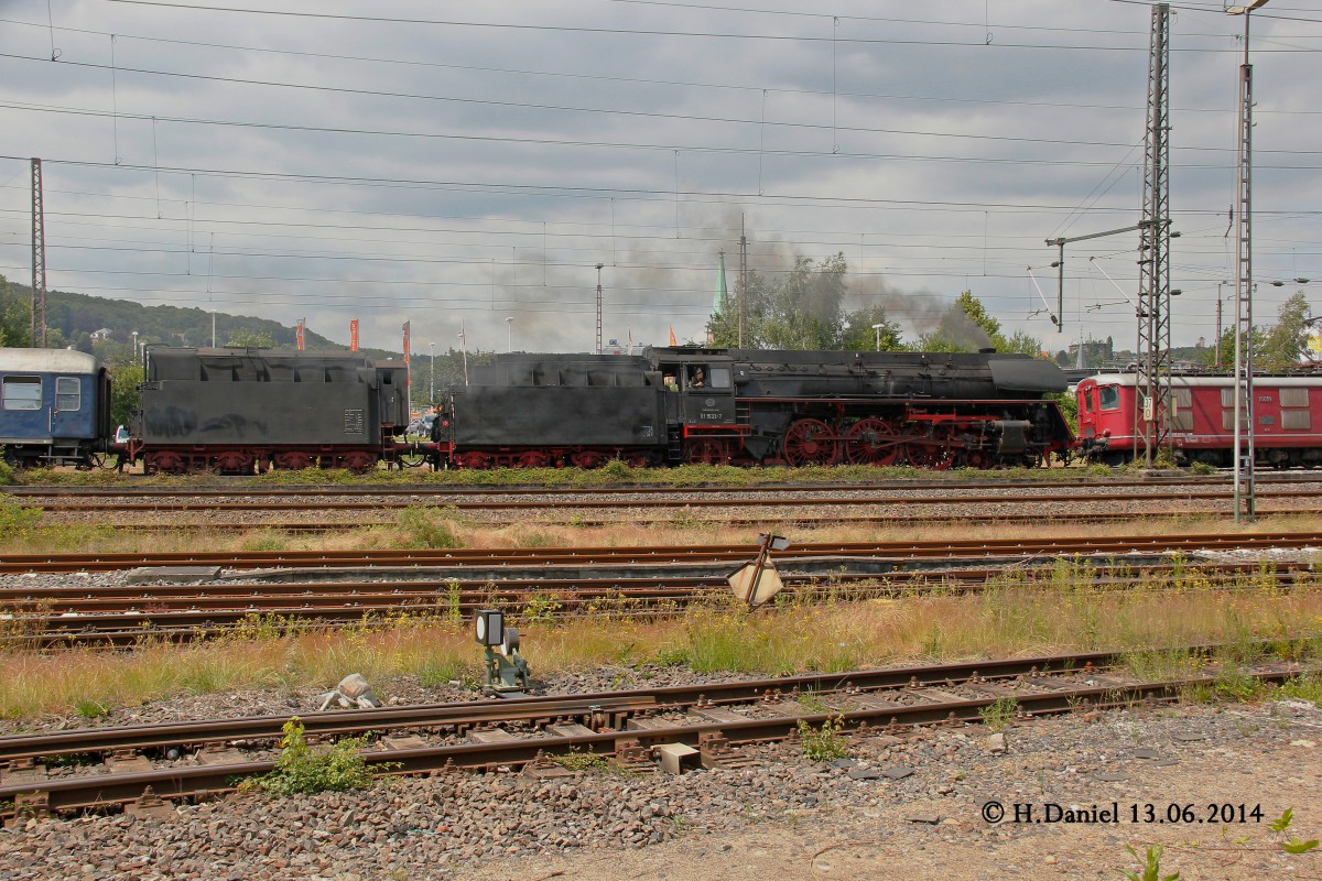 RE4/4 10019 mit der ÖGEG 01 1533-7 am 13.06.2014 in Wuppertal Steinbeck. Es war die Überführungsfahrt von Krefeld nach Münster.