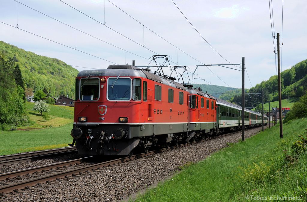 Re4/4'' 11153 + 11115 mit IR2178 am 10.05.2013 in Tecknau