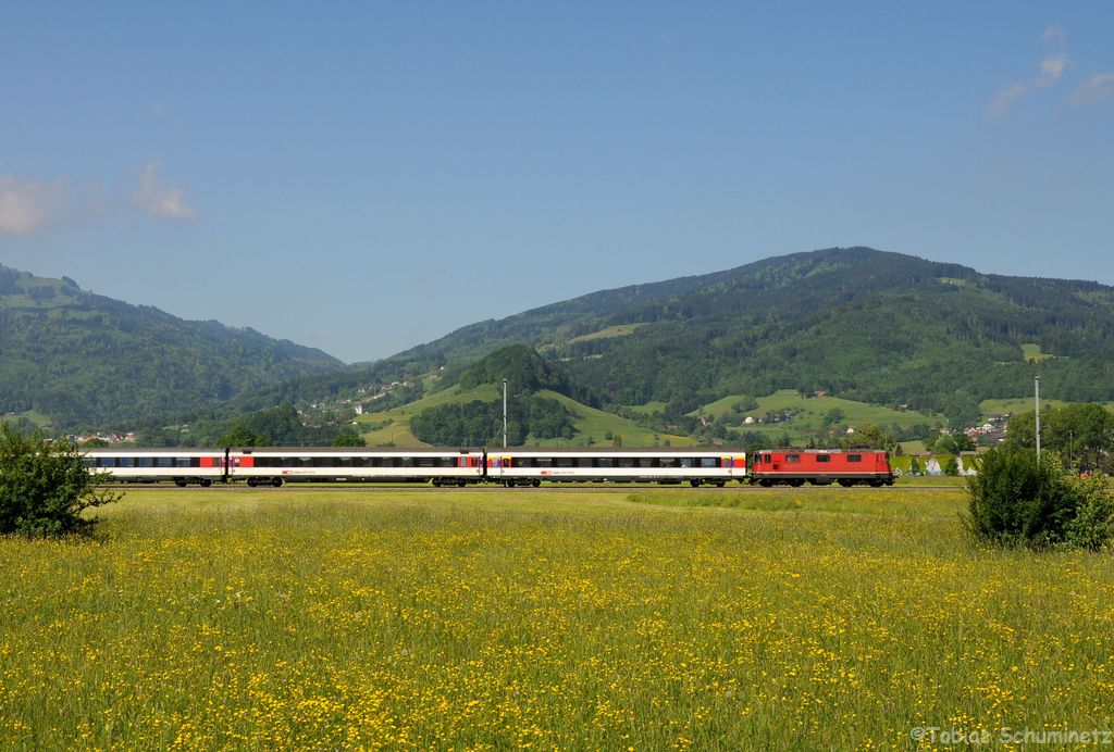 Re4/4'' 11153 mit RE3822 am 18.05.2013 bei Altstätten