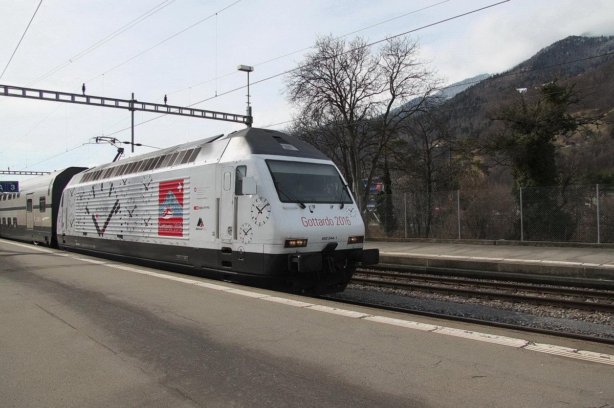 Re460 044-1  Gotthardo  mit einem Dosto nach Zürich.Landquart 08.03.17