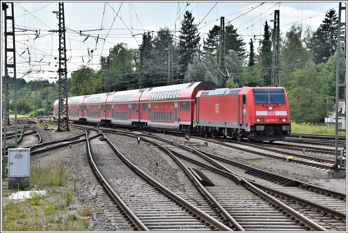 RE4725 nachz Konstanz mit 146 216-7 in Singen (Htwl). (16.07.2018)