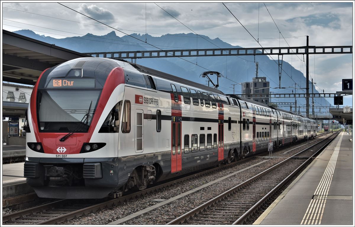 RE4863 mit 511 037 von Wil nach Chur in Buchs SG. (09.08.2017)