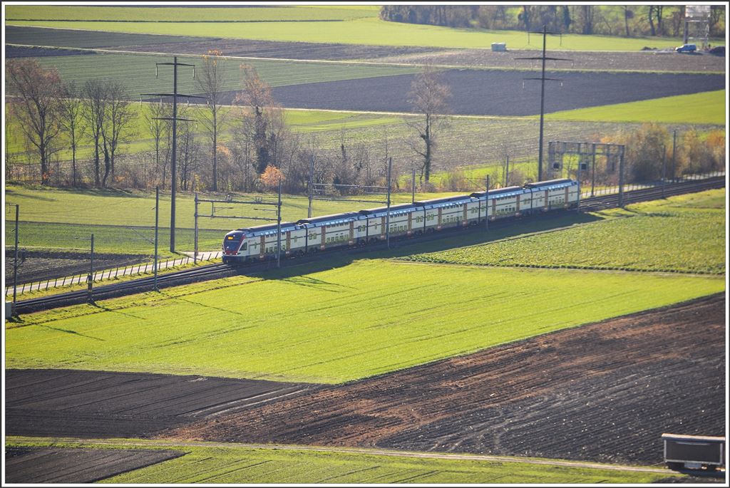 RE4870 von Chur nach Wil beim Übergang Doppelspur/Einspur in Weite. (11.11.2015)