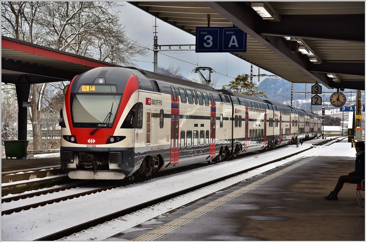 RE4872 mit 511 023 in Landquart. (04.01.2017)