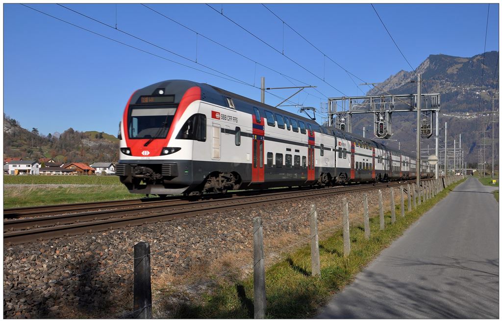 RE4872 nach Wil mit 511 026  in Weite. (11.11.2015)