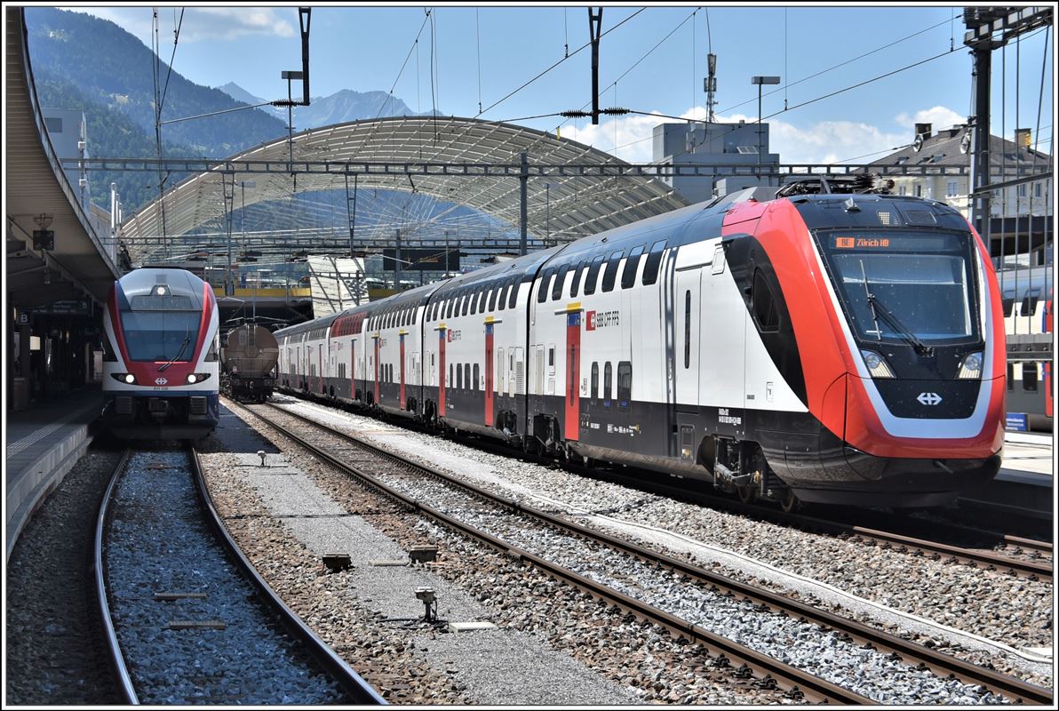 RE4874 mit 511 032 nach Wil und Twindexx 9485 0502 009-9 als RE5072 nach Zürich in Chur. (13.07.2018)