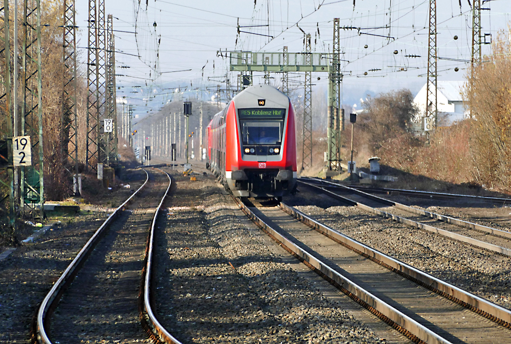 RE5 nach Koblenz mit Dosto-Steuerwagen in Front kurz vor`m Bf Sechtem - 14.02.2017