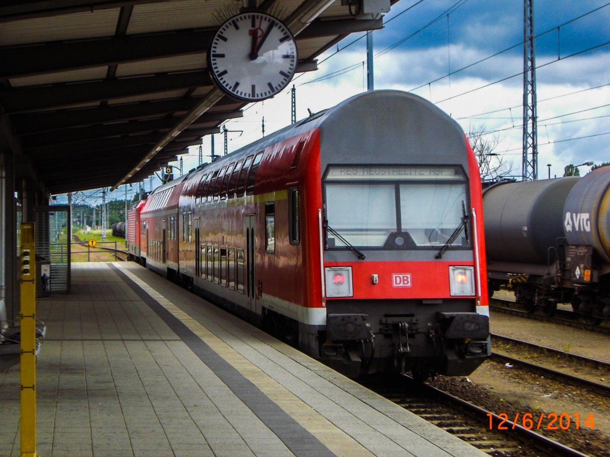 RE5 nach Stralsund Hbf bei der Ausfahrt in Neustrelitz Hbf, 12.06.2014