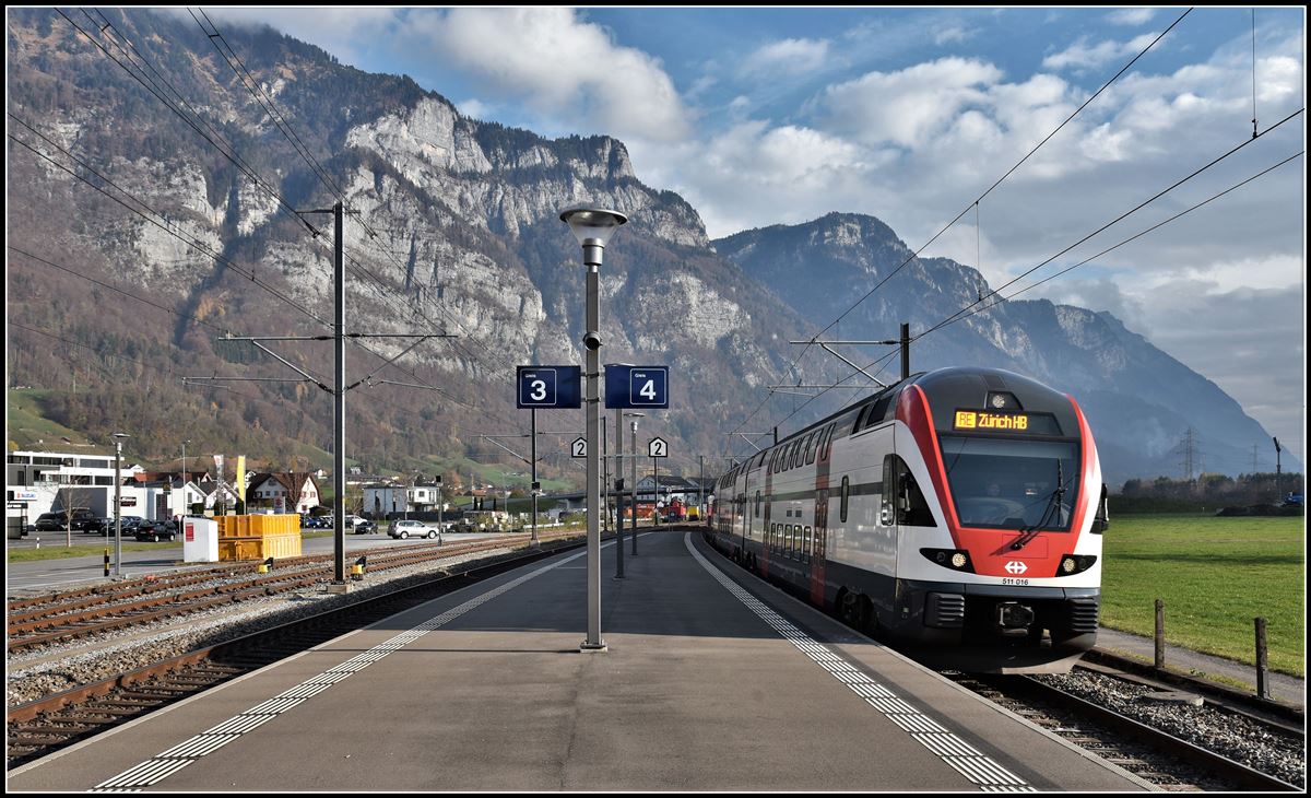 RE5072 mit 511 016 in Walenstadt. (24.11.2018)
