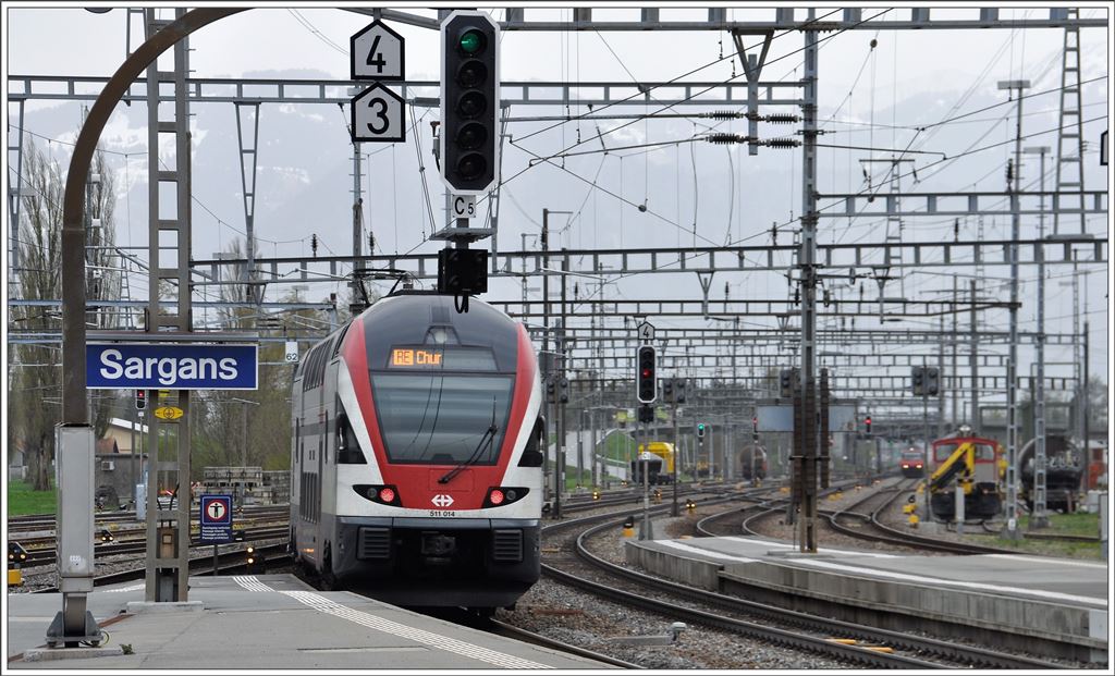 RE5073 aus Zürich HB mit 511 014 in Sargans. (05.04.2016)