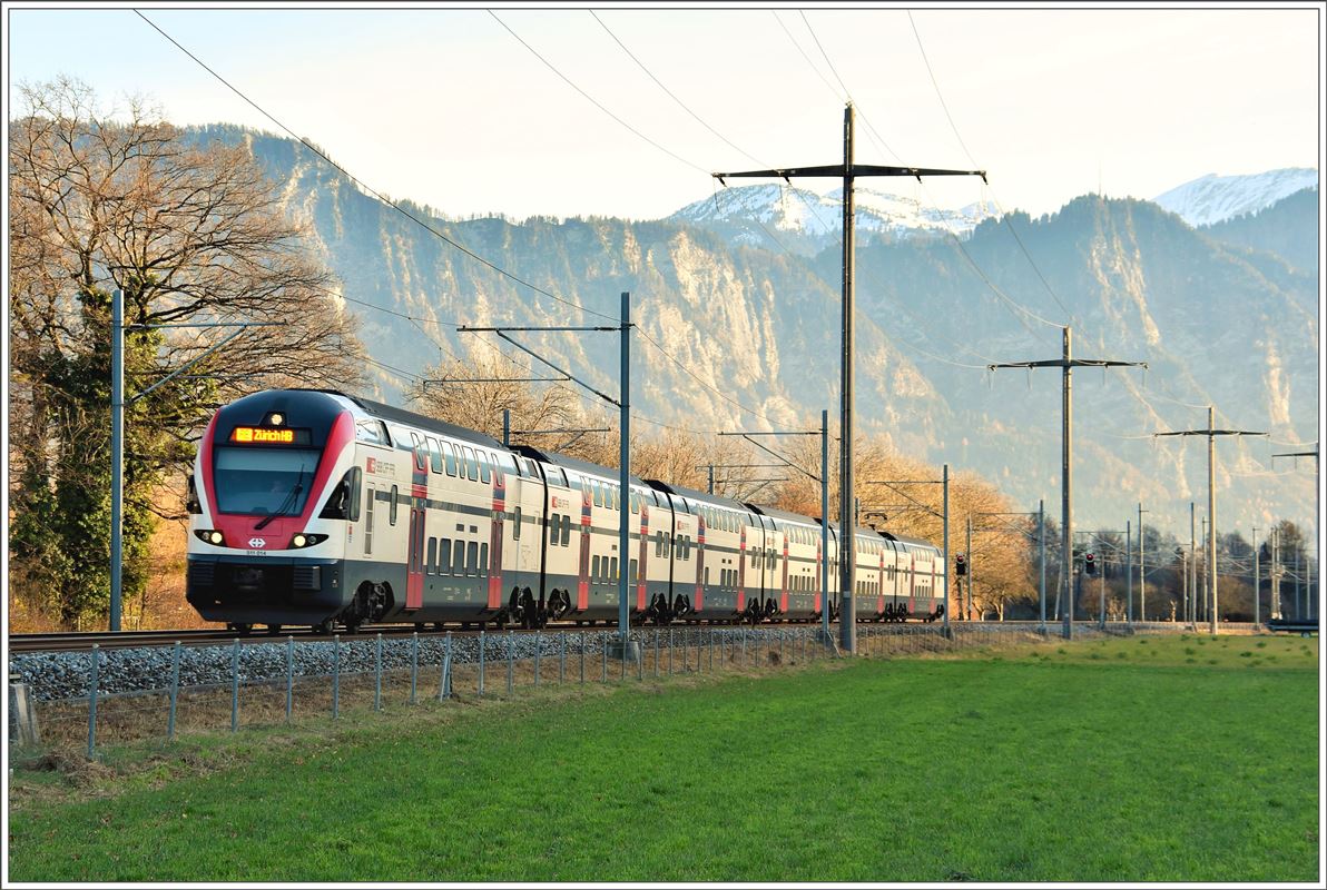 RE5074 mit 511 014 bei Maienfeld. (30.11.2016)