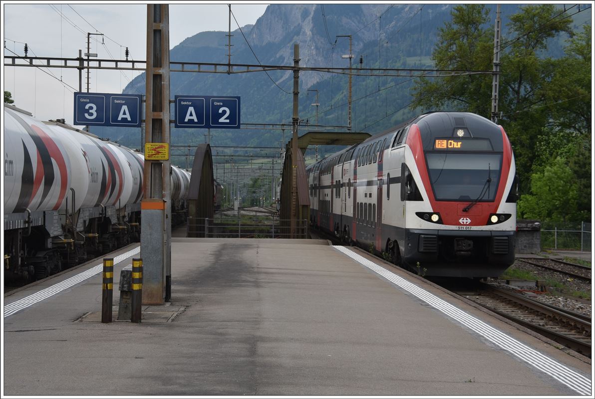 RE5079 mit 511 017 in Landquart. (18.05.2017)