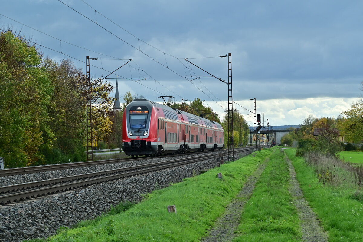 RE54 aus Bamberg kommend durch Thüngersheim gen Frankfurt am Main Hbf fahrend.1.11.2022