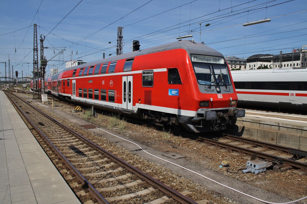 RE59169 von Ingolstadt Hauptbahnhof nach München Hauptbahnhof erreicht am 15.8.2017 den Hauptbahnhof der bayrischen Landeshauptstadt. Schublok war 111 022-0.