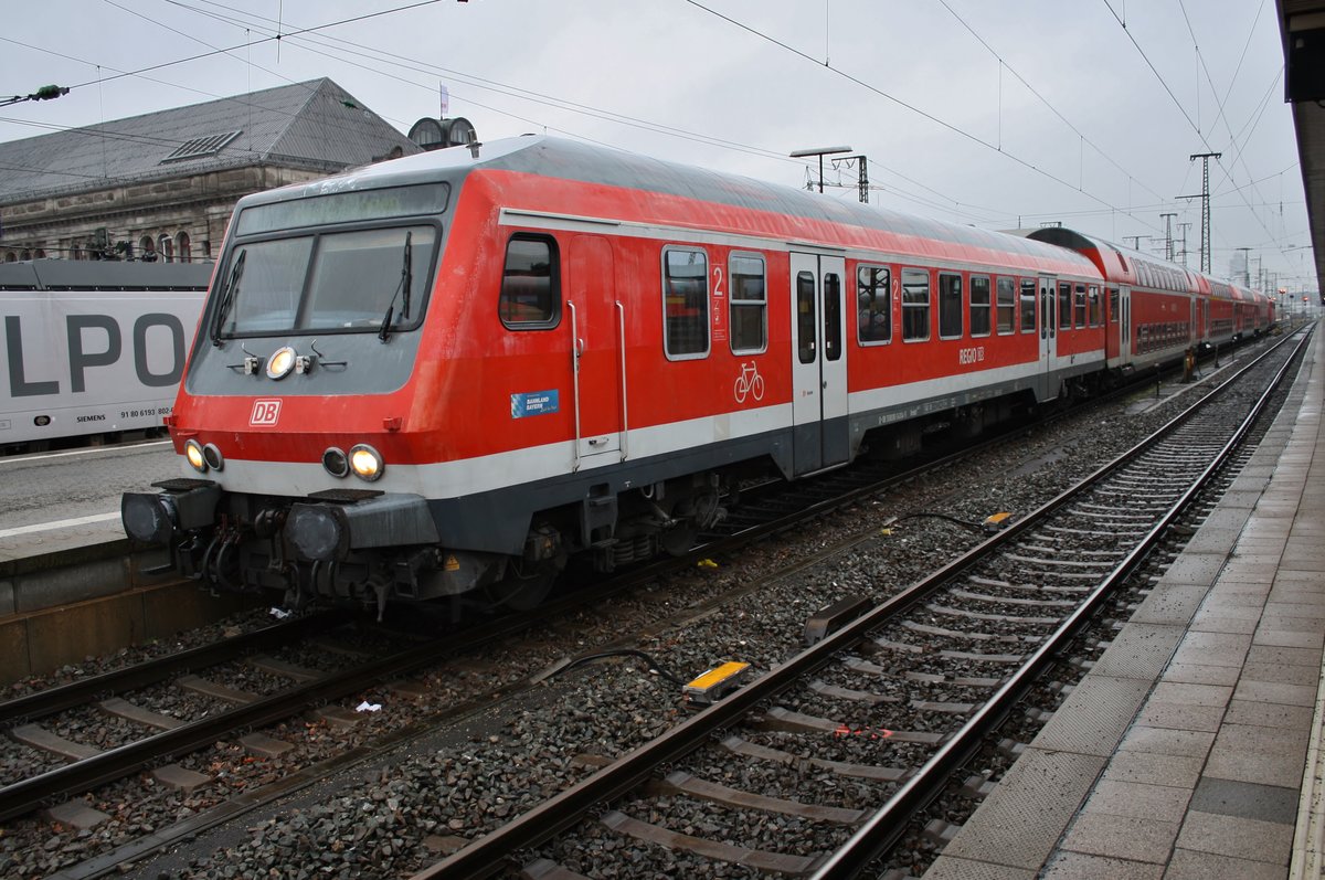 RE59199	nach Treuchtlingen steht am 28.12.2017 im Nürnberger Hauptbahnhof bereit.