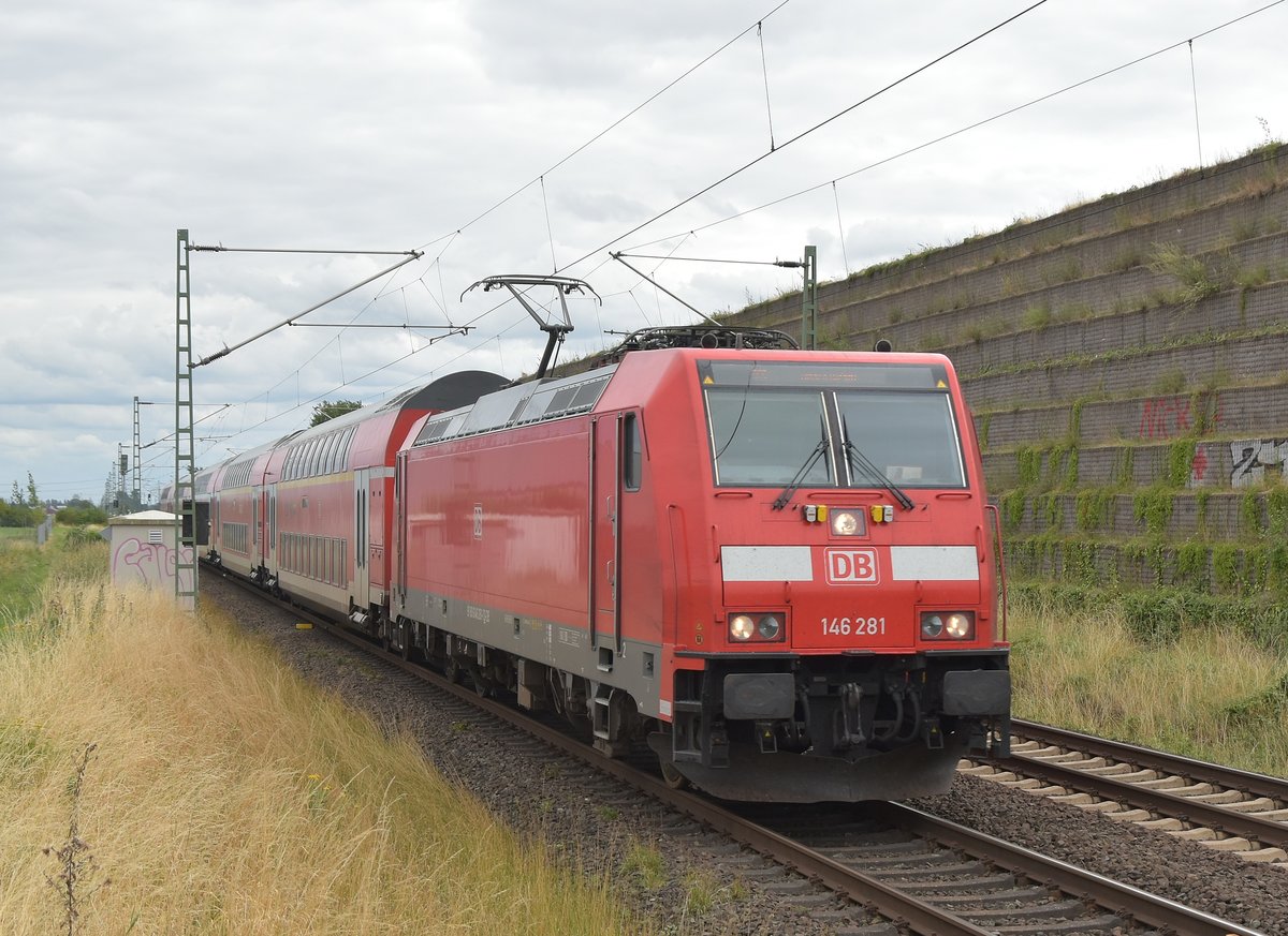 RE6 nach Minden, hier bei Allerheiligen gezogen von der 146 281 am Sonntag den 23.7.2017