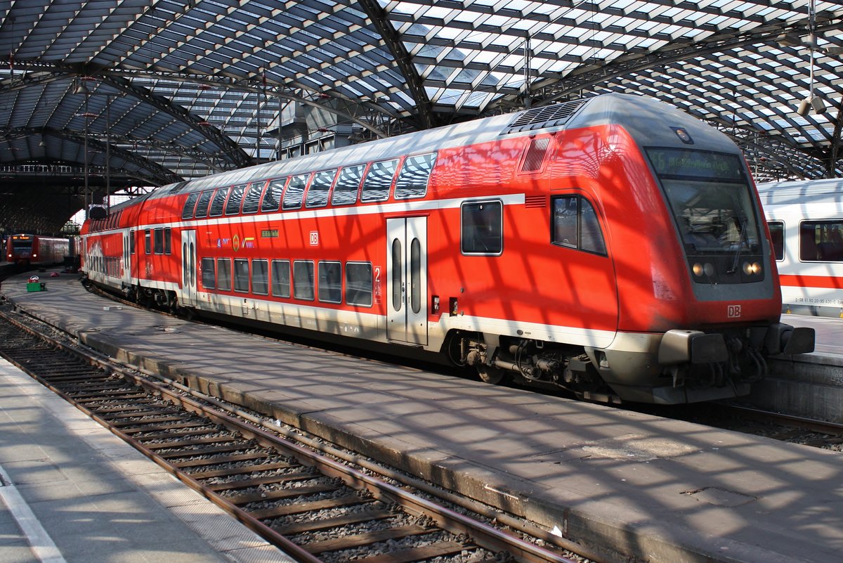 RE6 (RE10622)  Westfalen-Express  von Minden(Westf) nach Köln/Bonn Flughafen verlässt am 25.05.2019 den Kölner Hauptbahnhof. Schublok war 146 257.