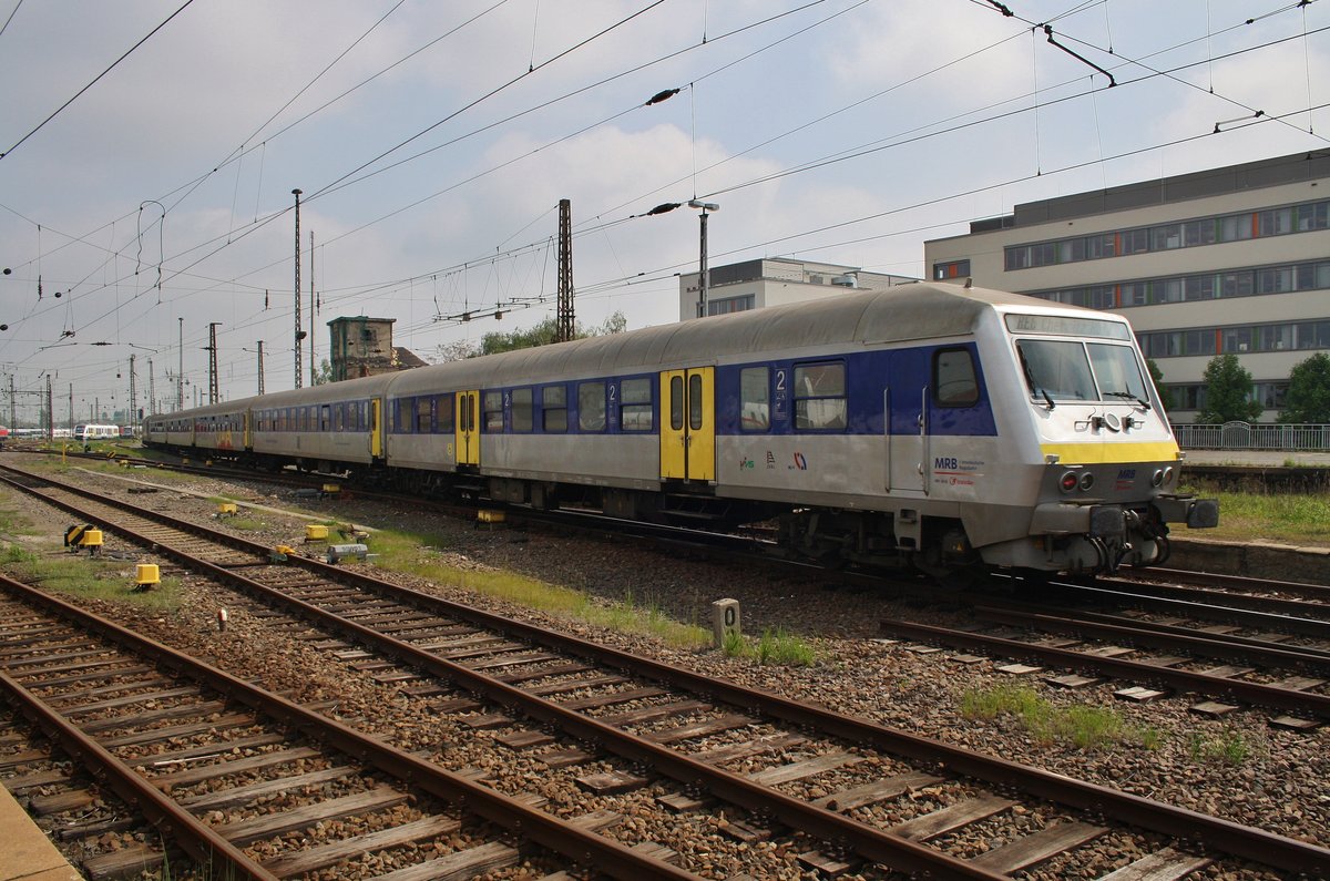 RE6 (RE81292) nach Chemnitz Hauptbahnhof fährt am 13.5.2017 aus dem Leipziger Hauptbahnhof aus. Zuglok war 223 053.