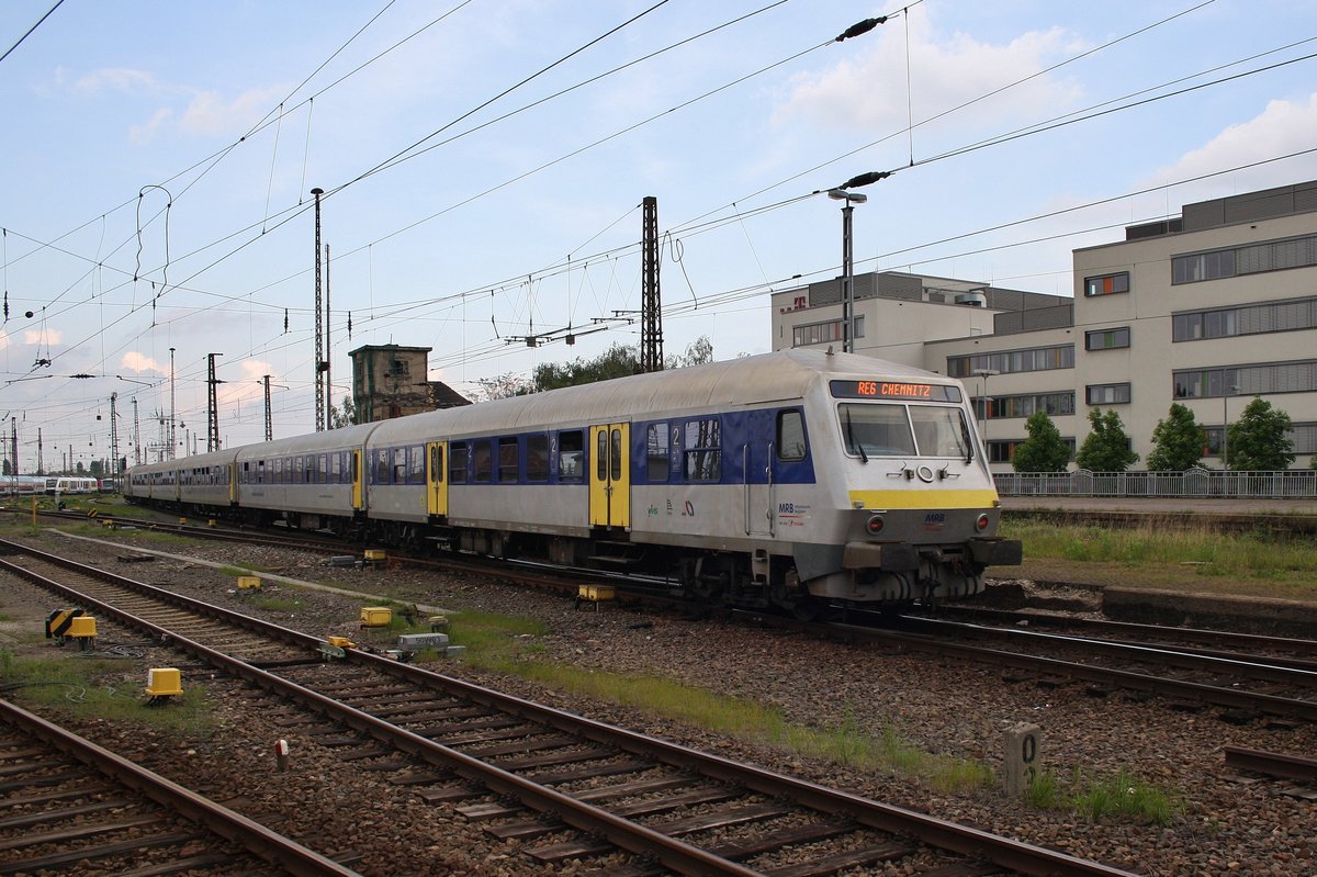 RE6 (RE81300) nach Chemnitz Hauptbahnhof verlässt am 13.5.2017 den Leipziger Hauptbahnhof. Zuglok war 223 055.