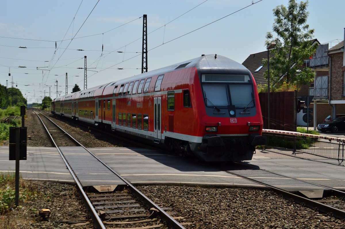 RE7 der Osterath verlässt. 8.6.2014 - Bahnbilder.de