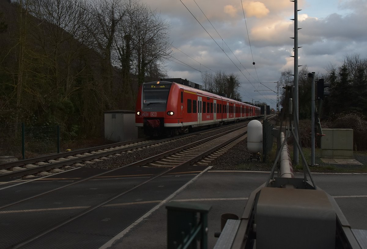 RE8 nach Mönchengladbach Hbf hinter Leutesdorf. 
Sonntag den 19.3.2017