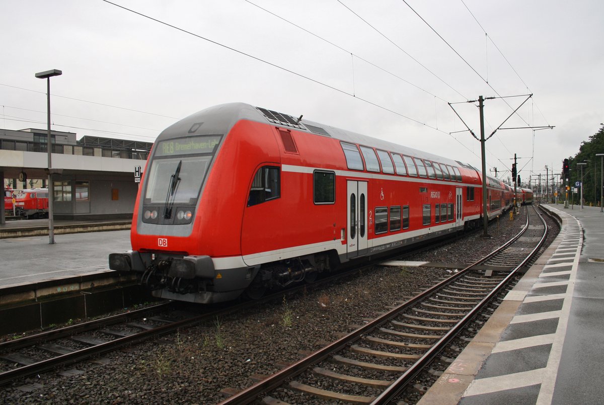 RE8 (RE4416) von Hannover Hauptbahnhof nach Bremerhaven-Lehe fährt am 5.8.2017 aus dem Startbahnhof aus. Zuglok war 146 108-6.
