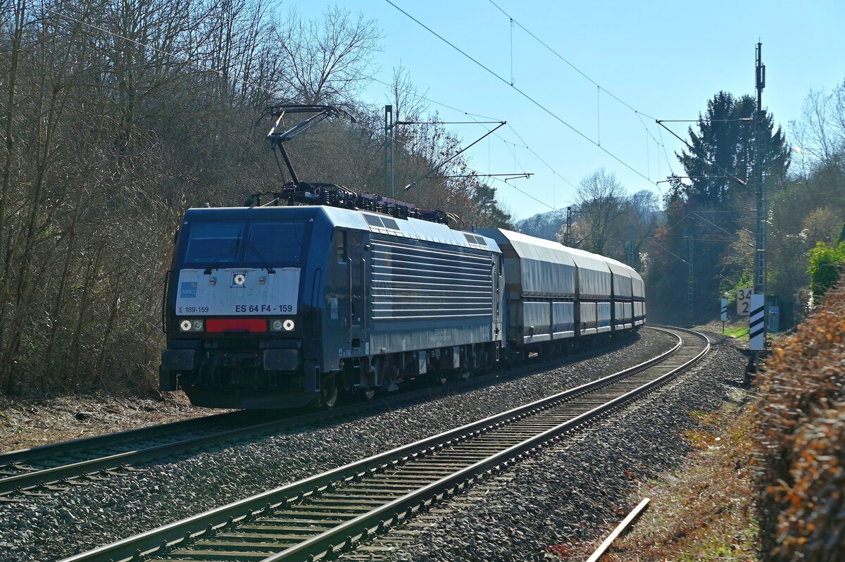 Recht leise schlich sich der von der 189 159 gezogen NIAGZug mit leeren Wagen an die Fotografen am heutigen Mittag heran.