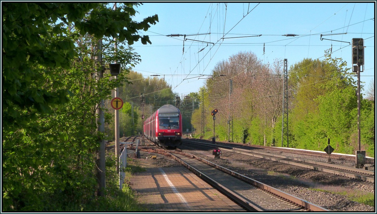 Recht zügig nähert sich der Wupper Express Kohlscheid am Morgen des 17.April 2014.
Ohne Halt geht es weiter in Richtung Herzogenrath auf der Kbs 485.