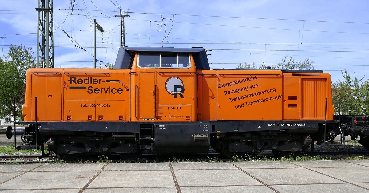 Redler Service, die V100 ist die Zugmaschine des Arbeitszuges, Sept.2022