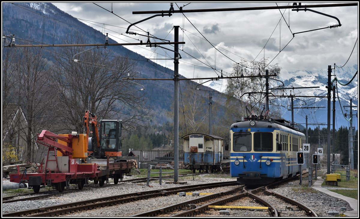 Reg 262 mit ABe 8/8 22  Ticino  von Re nach Domodossola in S.Maria Maggiore. (10.04.2019)