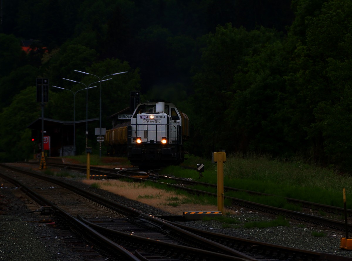 Regen kündigt sich an als am 21.Mai 2015 DH 1700.2 den Bahnhof Deutschlandsberg Richtung Kalsdorf verlässt. Vol 2