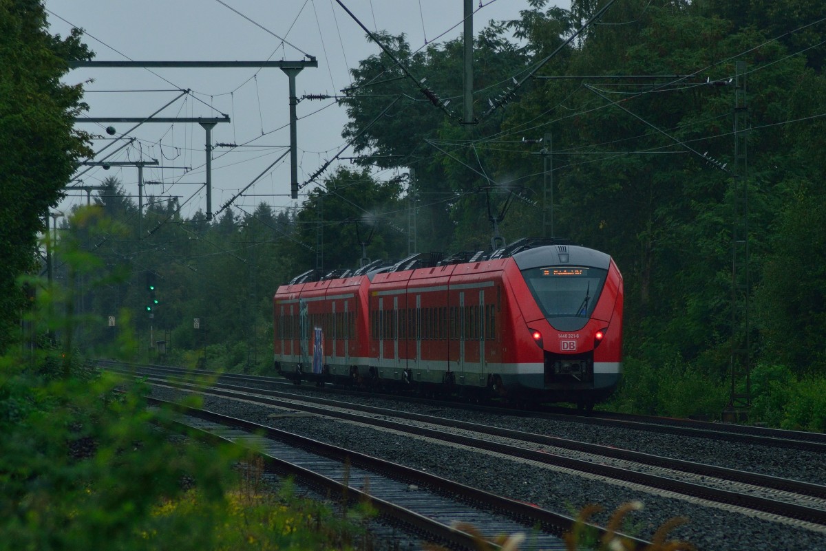 Regenbild vom heutigen Abend....im strömenden Regen fährt hier gerade ein S8 Zug nach Mönchengladbach aus Korschenbroich aus. 27.8.2015