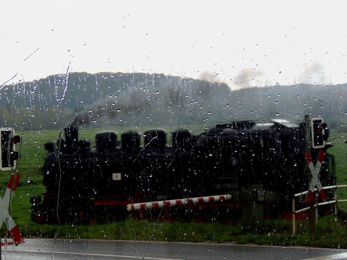 REGENIMPRESSION vom rasenden Roland; 99.4011-5 ? mit P102 im Bereich Serams; 140919