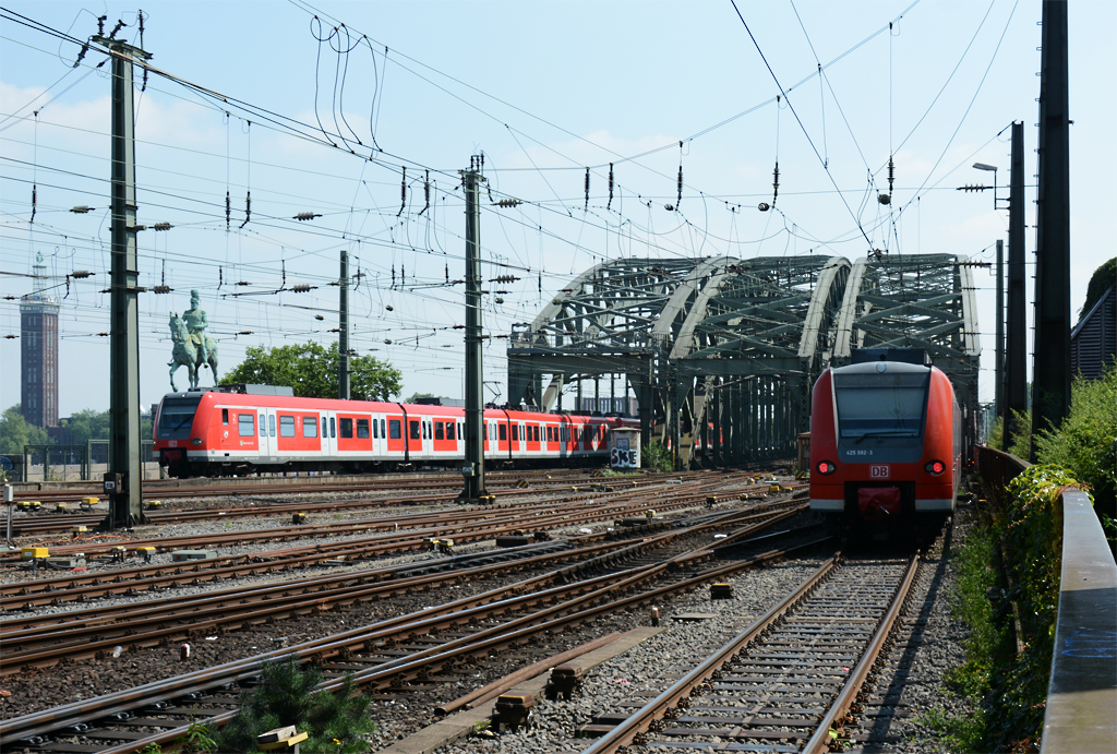 Reger S-Bahn und Regio-Verkehr zwischen dem Hbf Köln und der Hohenzollernbrücke - 31.07.2014
