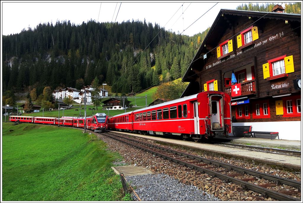 Regio 1429 und 1432 kreuzen sich in Litzirüti (12.10.2014)